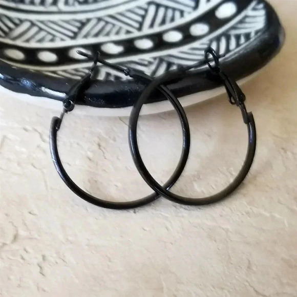 Sleek Black Enamel Hoop Earrings 30mm 1.2" Leverback Minimalist Classic Style - Picture 1 of 3